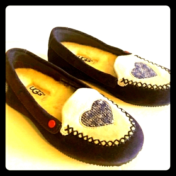 UGG PURE GIRLS SUEDE LOAFERS - Picture 1 of 8